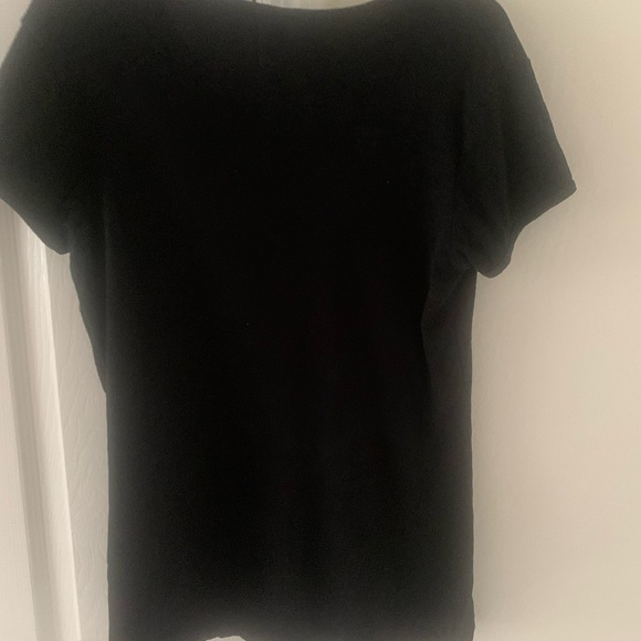 Cute V neck tee! - Picture 6 of 6